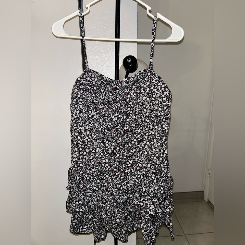 Black floral ruched dress w/ ruffles size L